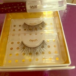 Lashes with lash glue